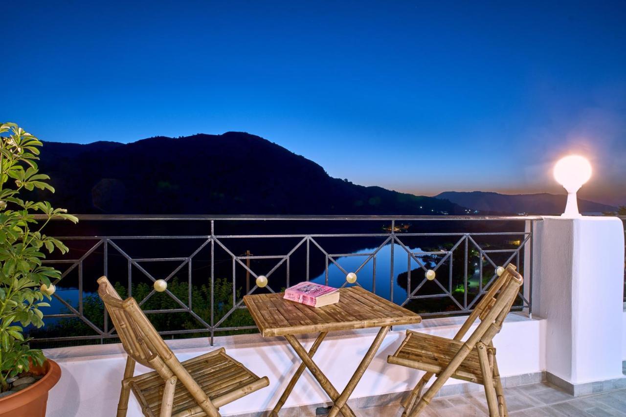 Kávallos Lake View Suites מראה חיצוני תמונה