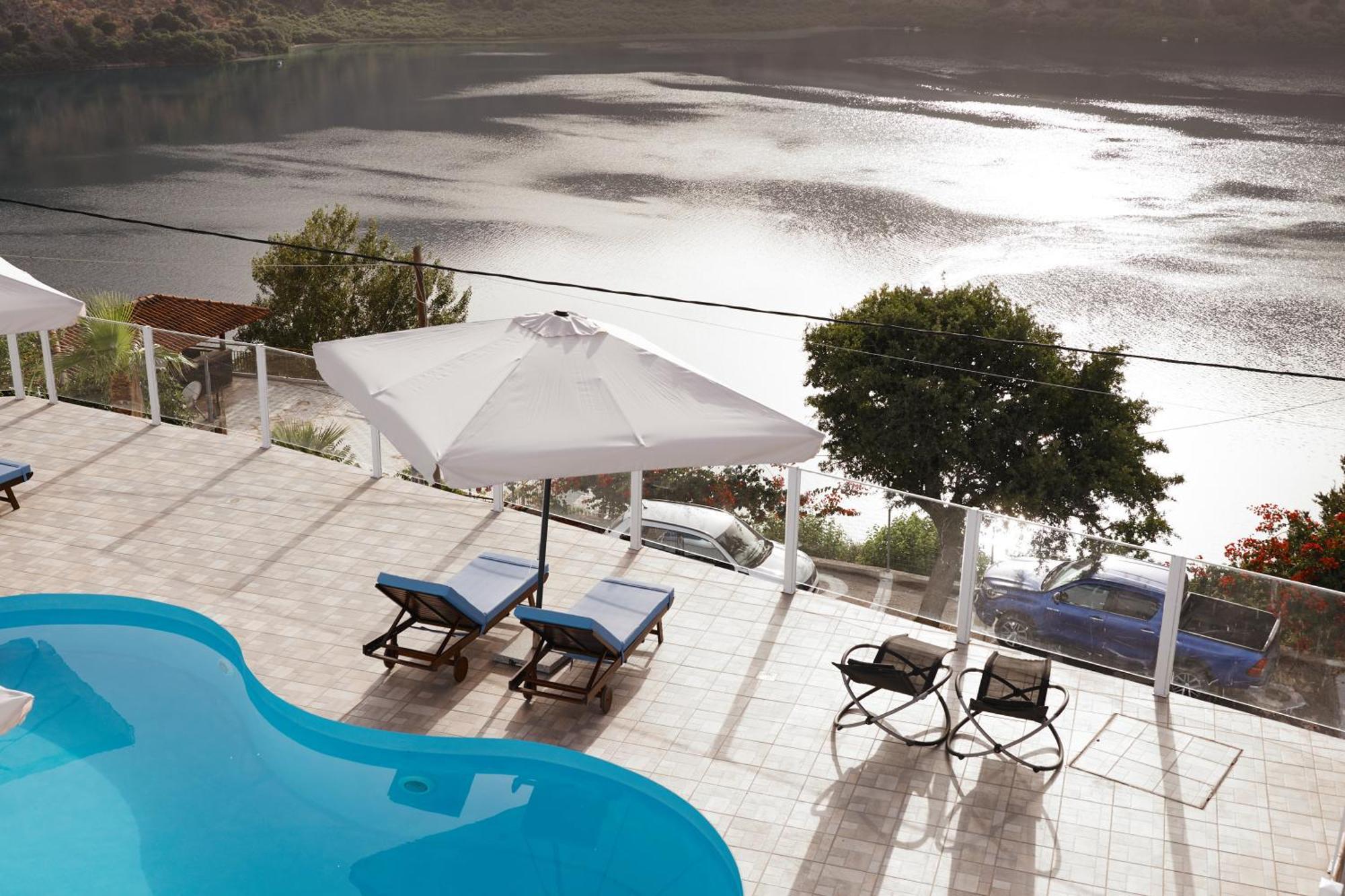 Kávallos Lake View Suites מראה חיצוני תמונה